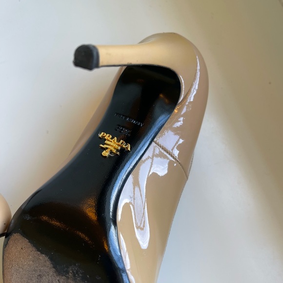 Authentic PRADA Beige Nude Patent Leather Round Toe Stiletto Heel Pump Size 39.5 - Picture 6 of 12